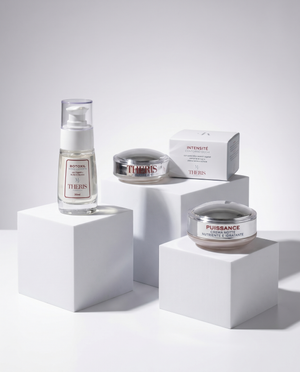 Theris Bundle Anti-age skincare set with multiple products in sleek packaging, designed to reduce signs of aging.